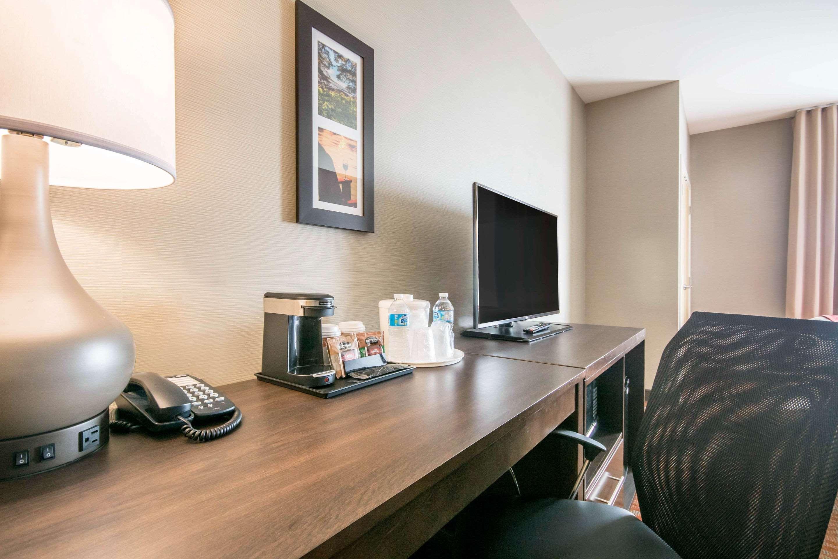 Comfort Inn & Suites Merritt Kültér fotó
