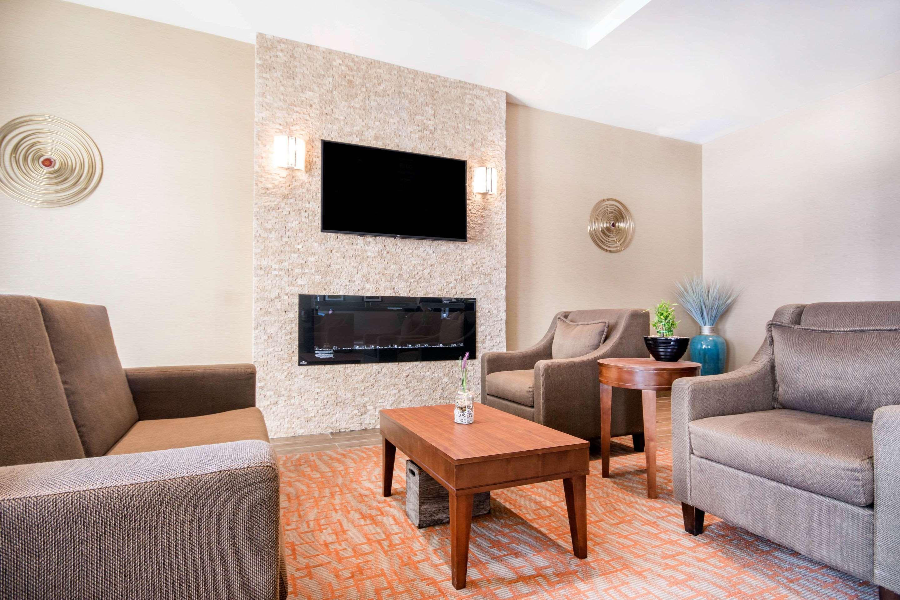 Comfort Inn & Suites Merritt Kültér fotó