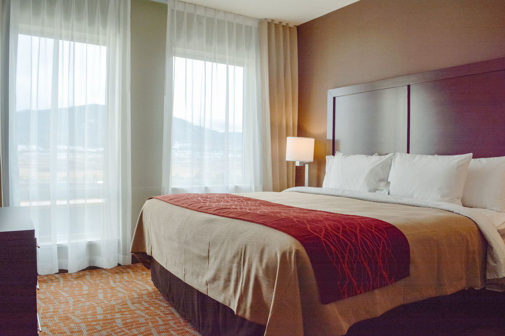 Comfort Inn & Suites Merritt Kültér fotó